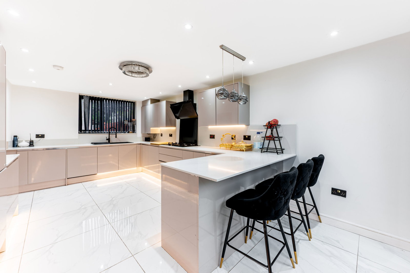 End Of Terrace House for sale in Birmingham, Porchester Drive, Birmingham, B19, 1096 m²