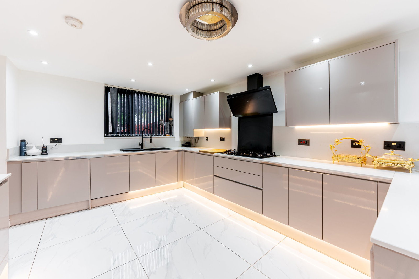 End Of Terrace House for sale in Birmingham, Porchester Drive, Birmingham, B19, 1096 m²