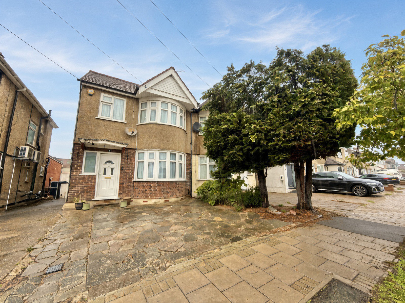Semi Detached House for sale in Stanmore, Grange Avenue, Stanmore, HA7, 1496 m²