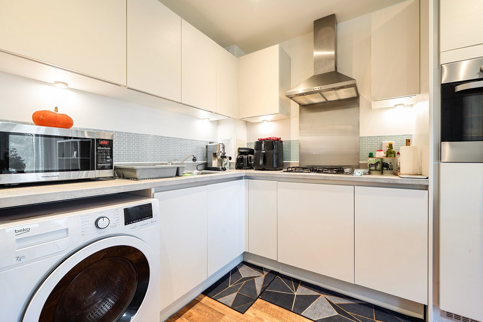Flat for sale in London, 2 Peony Drive, London, CR4 4FP, 571 m²