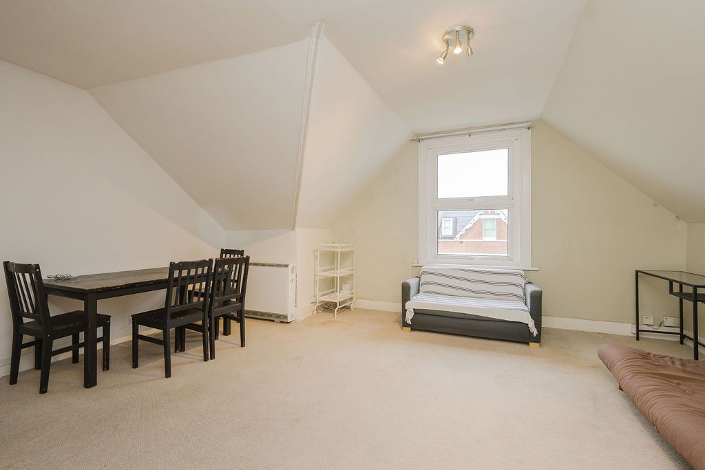 Flat for sale in London, Parkwood Road, London, SW19 7AQ