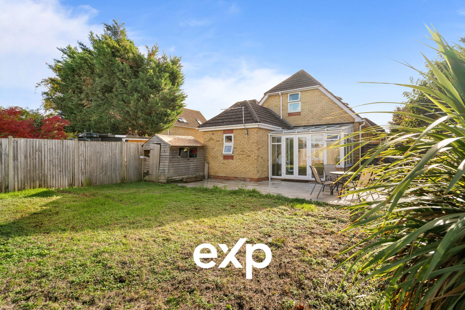 Detached House for sale in Ashford, Chalet Close, Ashford, TW15 1JY, 1130 m²