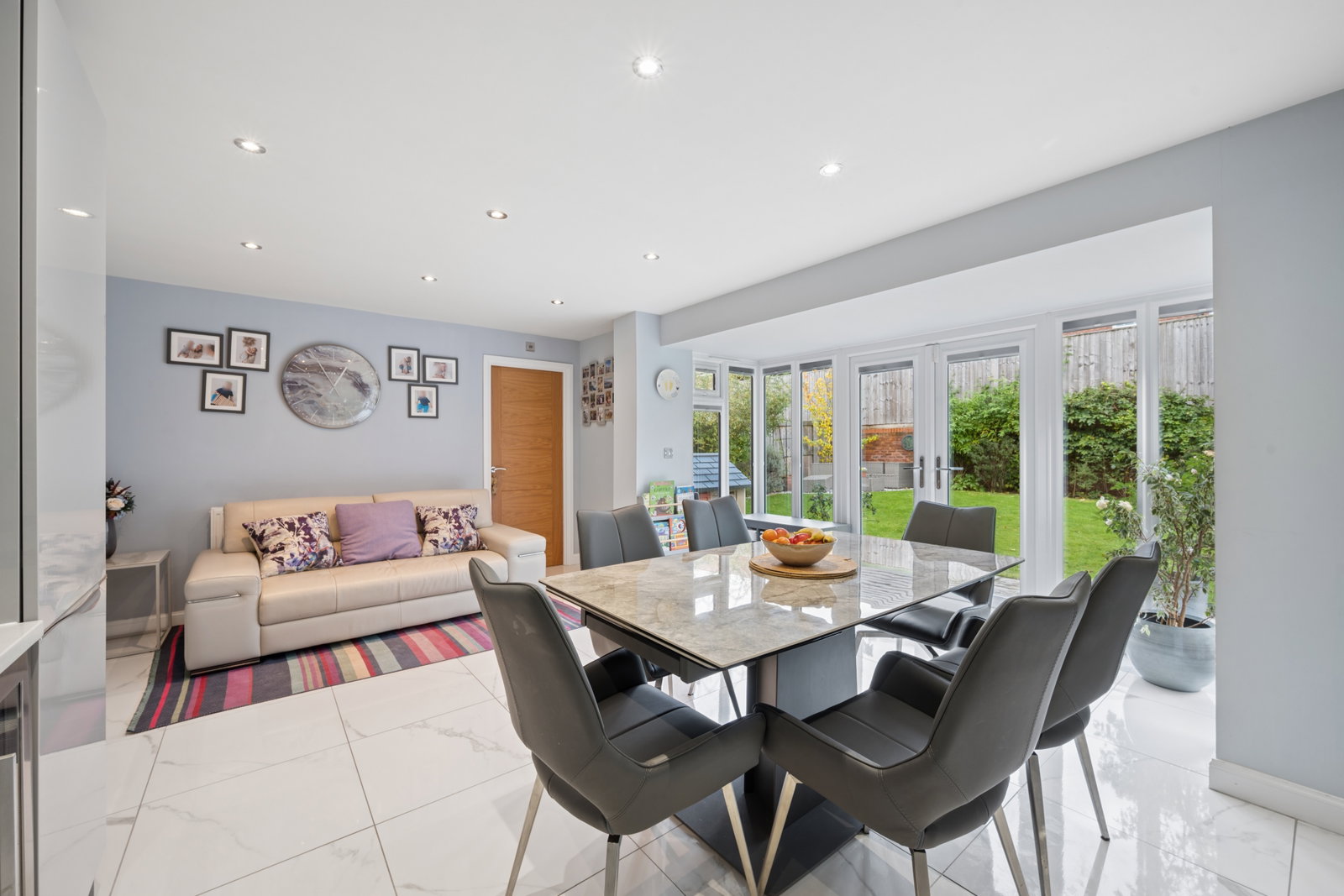 Detached House for sale in Wilmslow, Honeysuckle Close, Wilmslow, Cheshire, SK9 4GD, 1526 m²