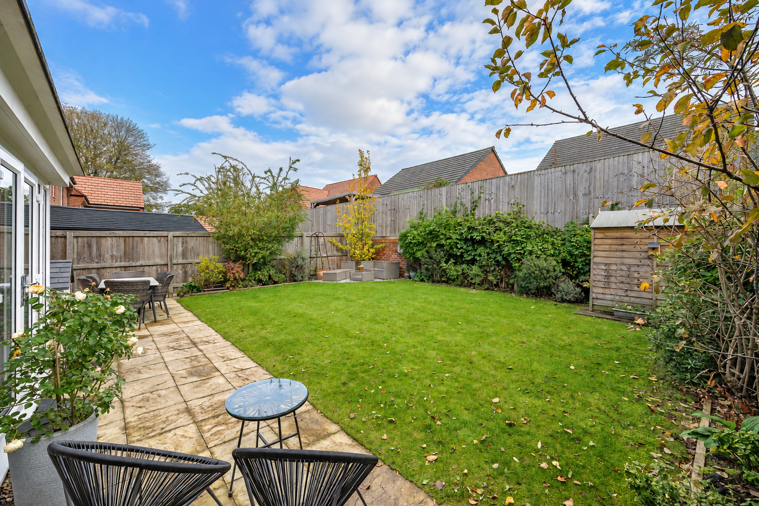 Detached House for sale in Wilmslow, Honeysuckle Close, Wilmslow, Cheshire, SK9 4GD, 1526 m²