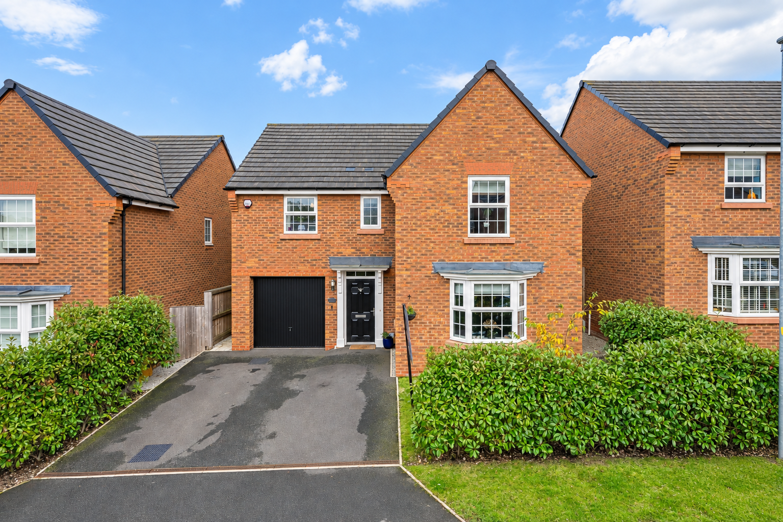 Detached House for sale in Wilmslow, Honeysuckle Close, Wilmslow, Cheshire, SK9 4GD, 1526 m²