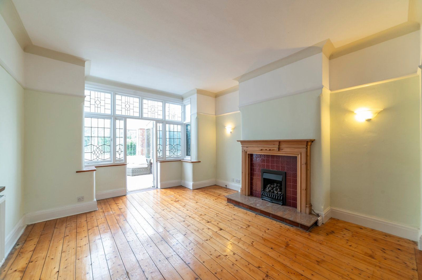 Semi Detached House for rent in Stockport, Buckingham Road West, Heaton Moor, Stockport, SK4, 1794 m²