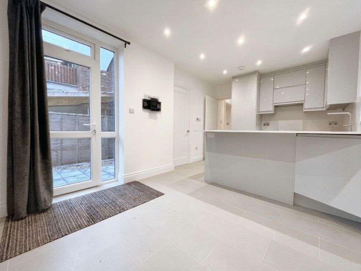 Maisonette for rent in Greenford, 2-bedroom garden maisonette, Wordsworth Avenue, Greenford, UB6 9AB