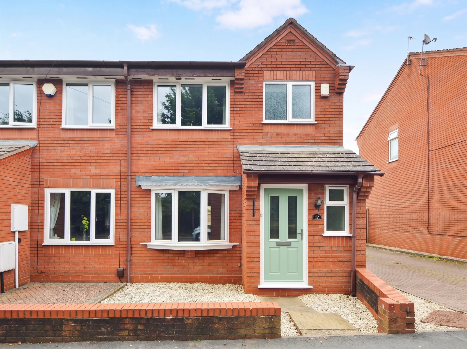 End Of Terrace House for rent in Stourbridge, Field Lane, Oldswinford, Stourbridge, DY8 2JQ