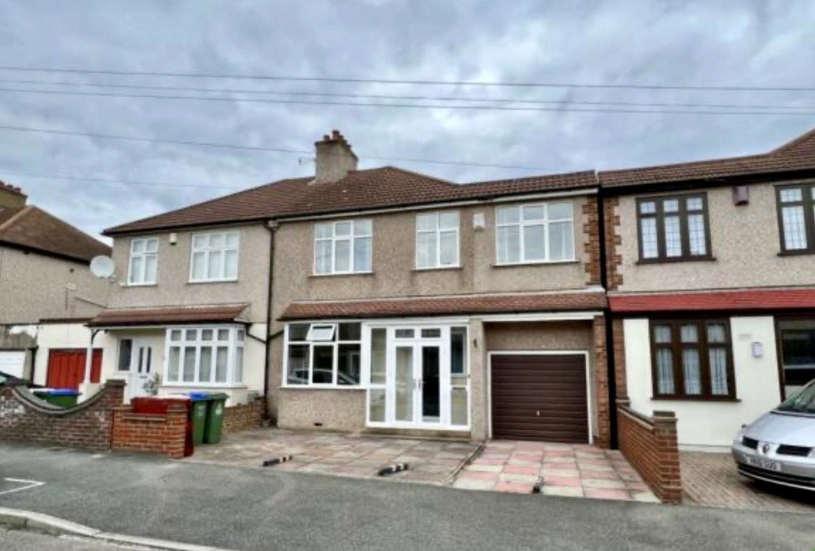 Semi Detached House in Welling