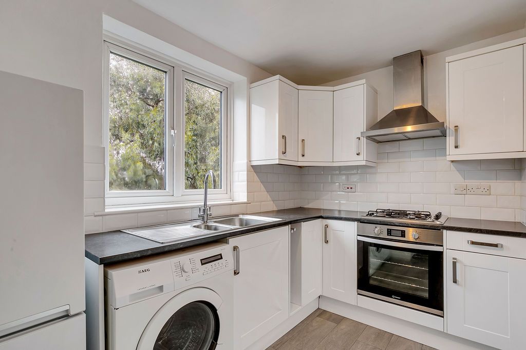 Flat for rent in London, Drewstead Road, Streatham, SW16, 528 m²