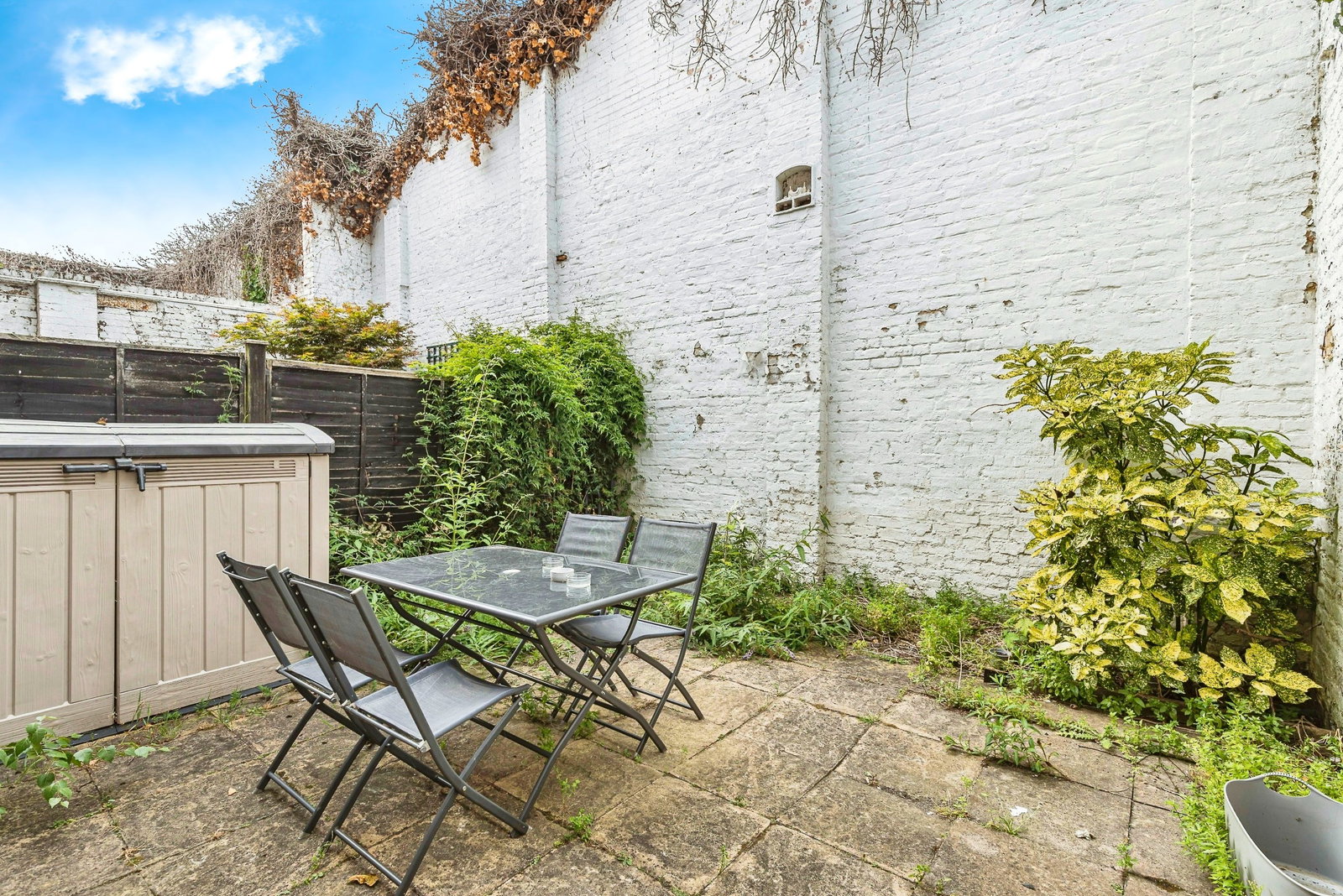 Terraced House for rent in London, Regis Place, Brixton, SW2 5RE, 834 m²