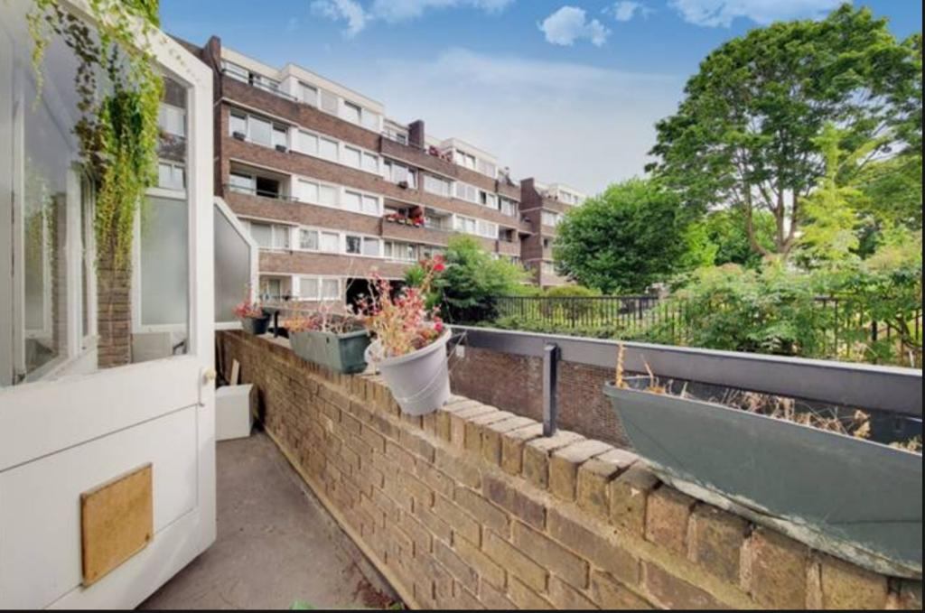 Flat in Brentford