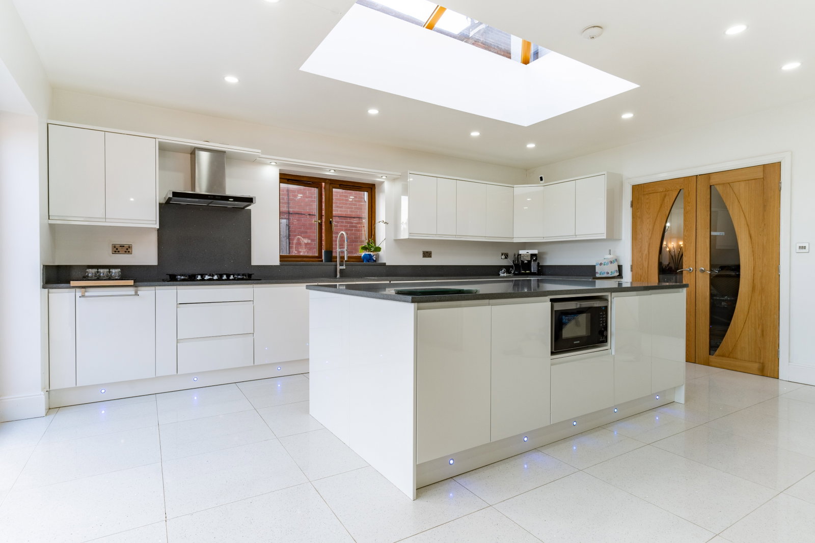 Semi Detached House for sale in West Bromwich, Hollyhedge Road, West Bromwich, B71 3BP
