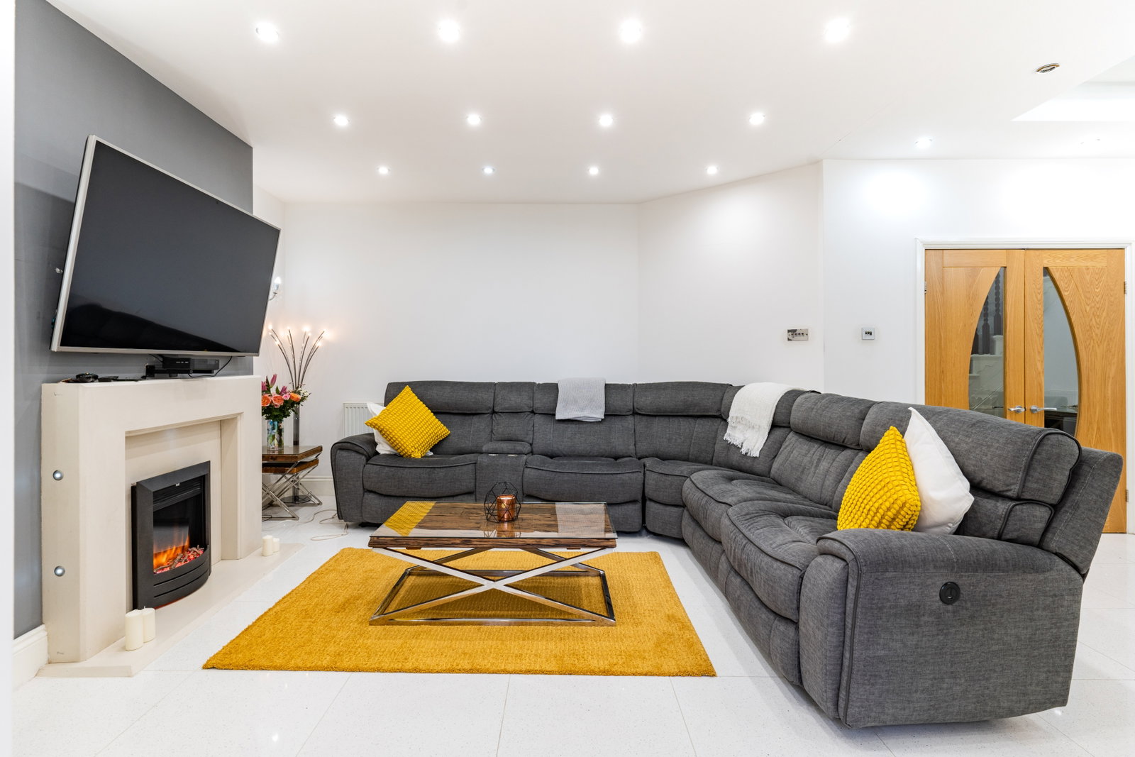 Semi Detached House for sale in West Bromwich, Hollyhedge Road, West Bromwich, B71 3BP