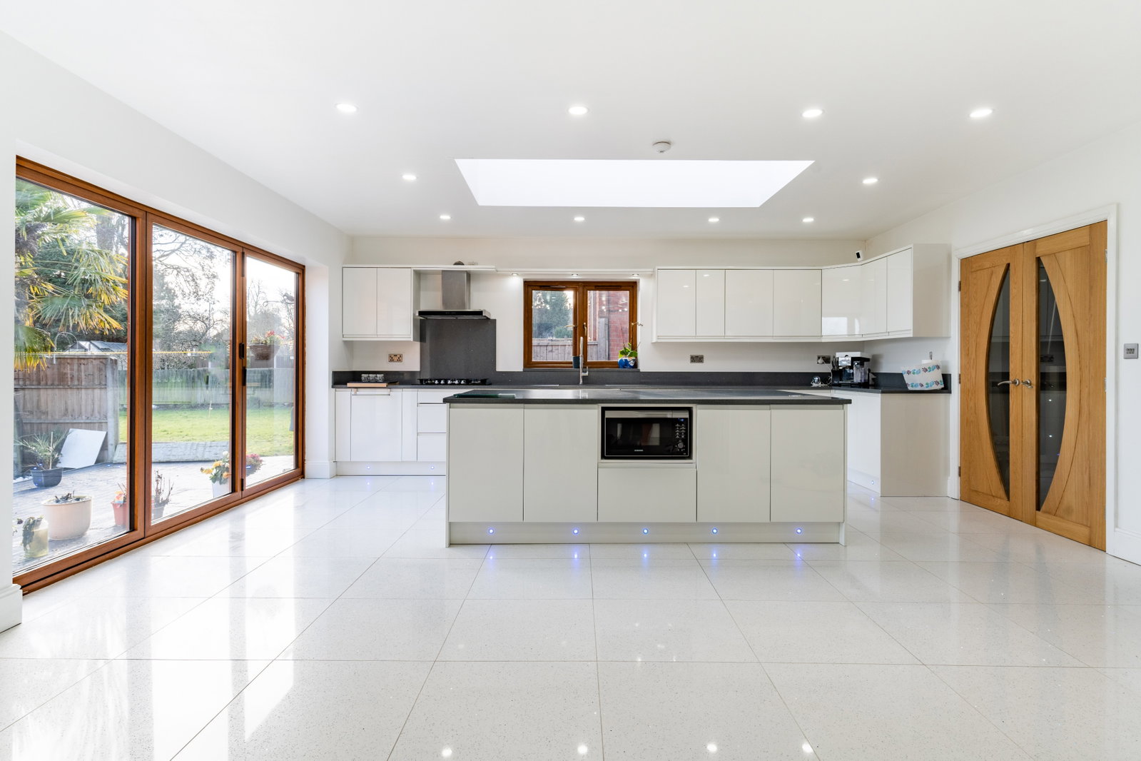 Semi Detached House for sale in West Bromwich, Hollyhedge Road, West Bromwich, B71 3BP