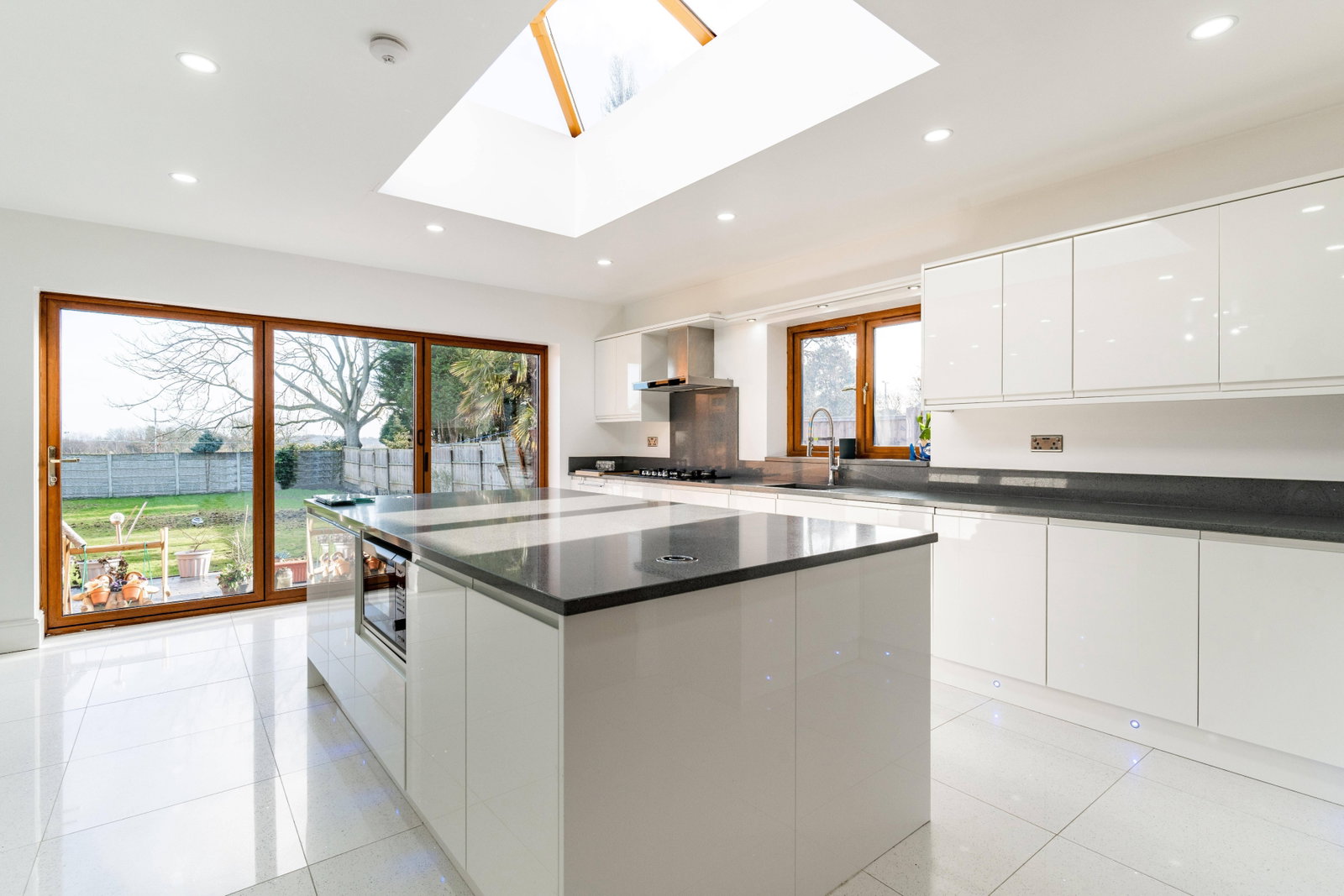Semi Detached House for sale in West Bromwich, Hollyhedge Road, West Bromwich, B71 3BP