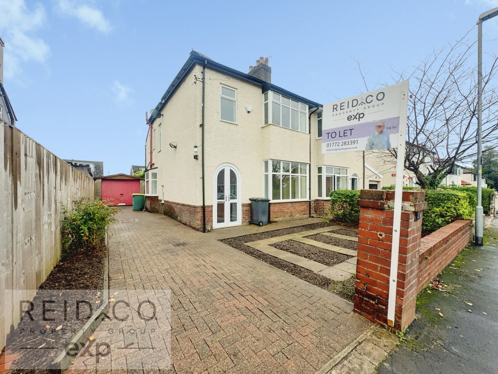 Semi Detached House for rent in Preston, Woodlands Drive, Fulwood, Preston, PR2 9SQ, 872 m²