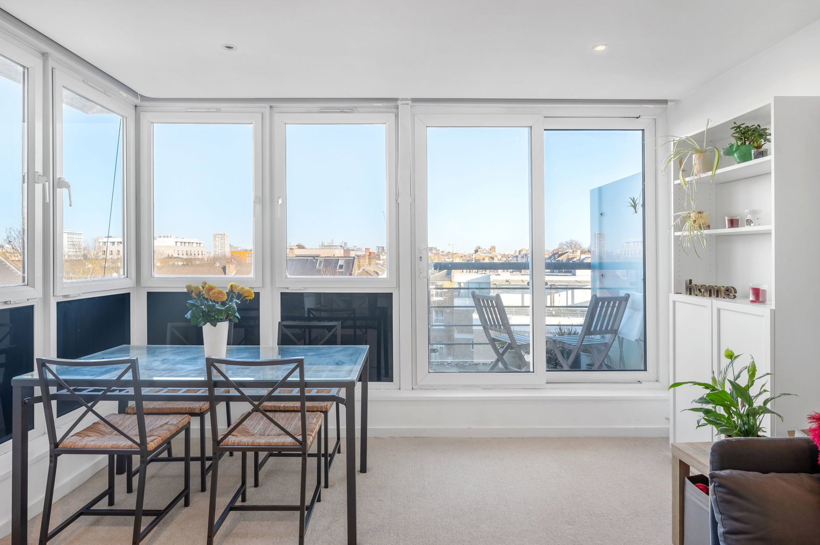 Flat for rent in London, Phoenix Way, Wandsworth, SW18, 752 m²