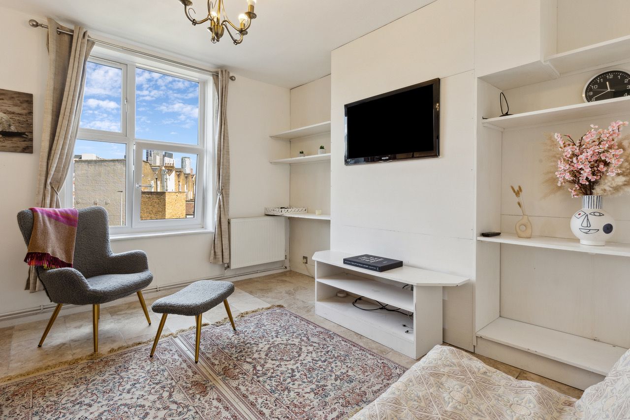 Flat for rent in London, Goldsborough House, Wandsworth Road, London, SW8, 822 m²