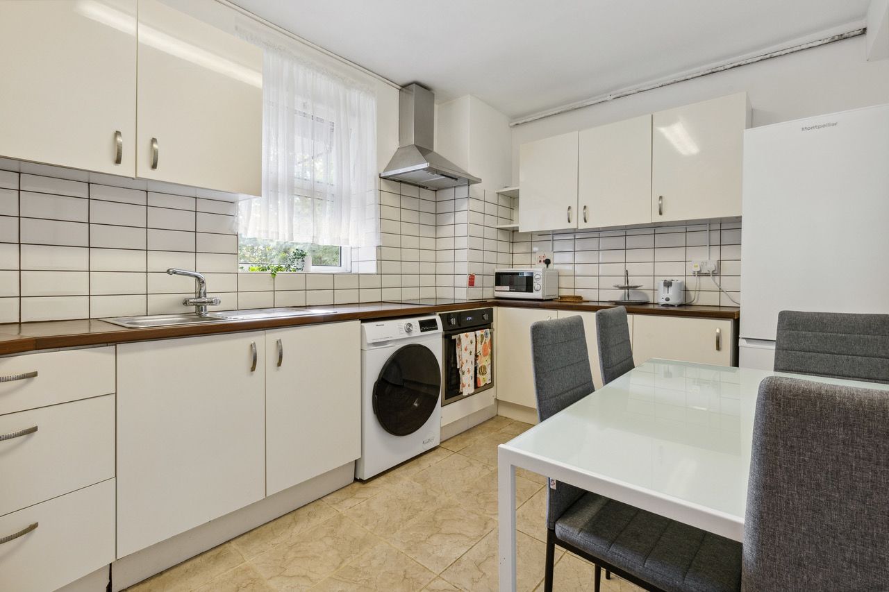 Flat for rent in London, Goldsborough House, Wandsworth Road, London, SW8, 822 m²