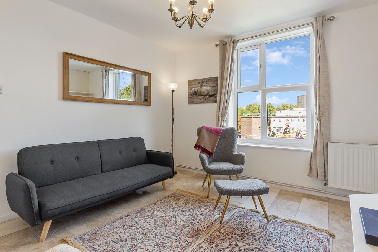 Flat for rent in London, Goldsborough House, Wandsworth Road, London, SW8, 822 m²