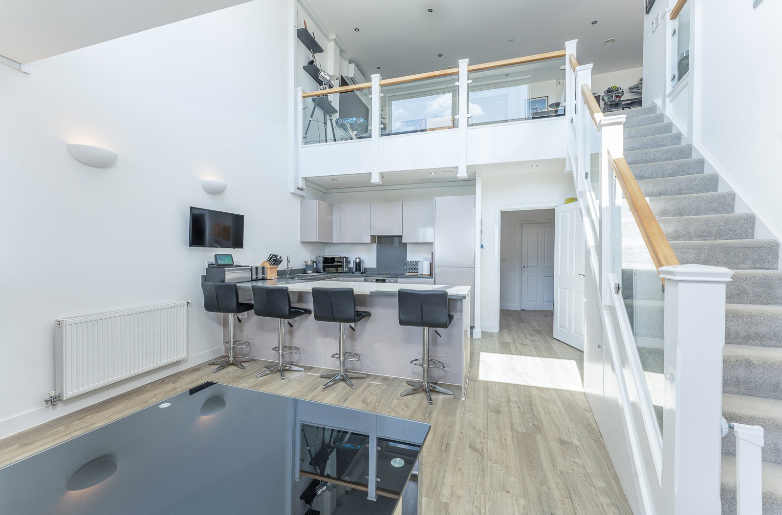 Flat for sale in London, Henry Darlot Drive, London, NW7 1RF, 1582 m²