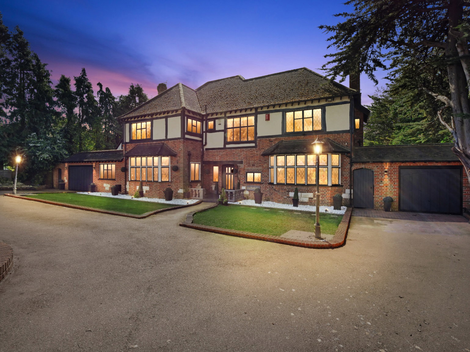 Detached House in Bromley