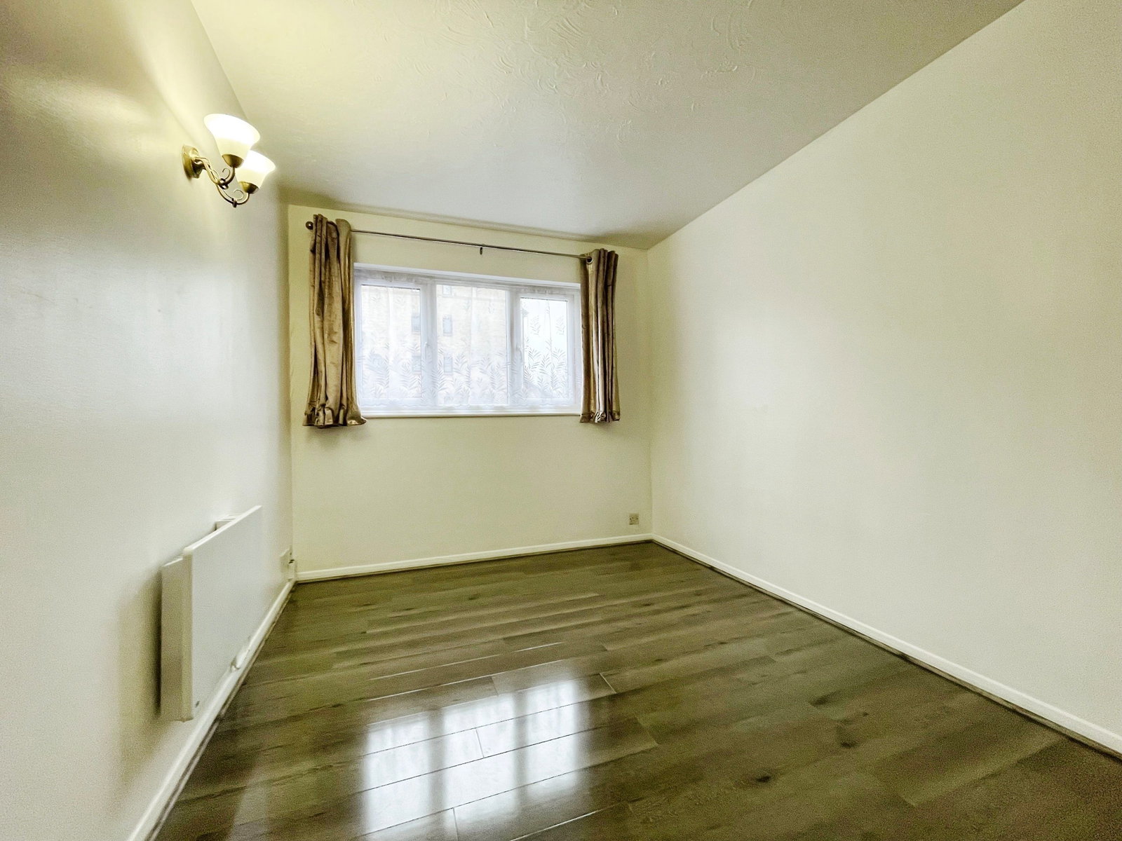 Ground Floor Flat for rent in London, Grilse Close, London, N9, 624 m²