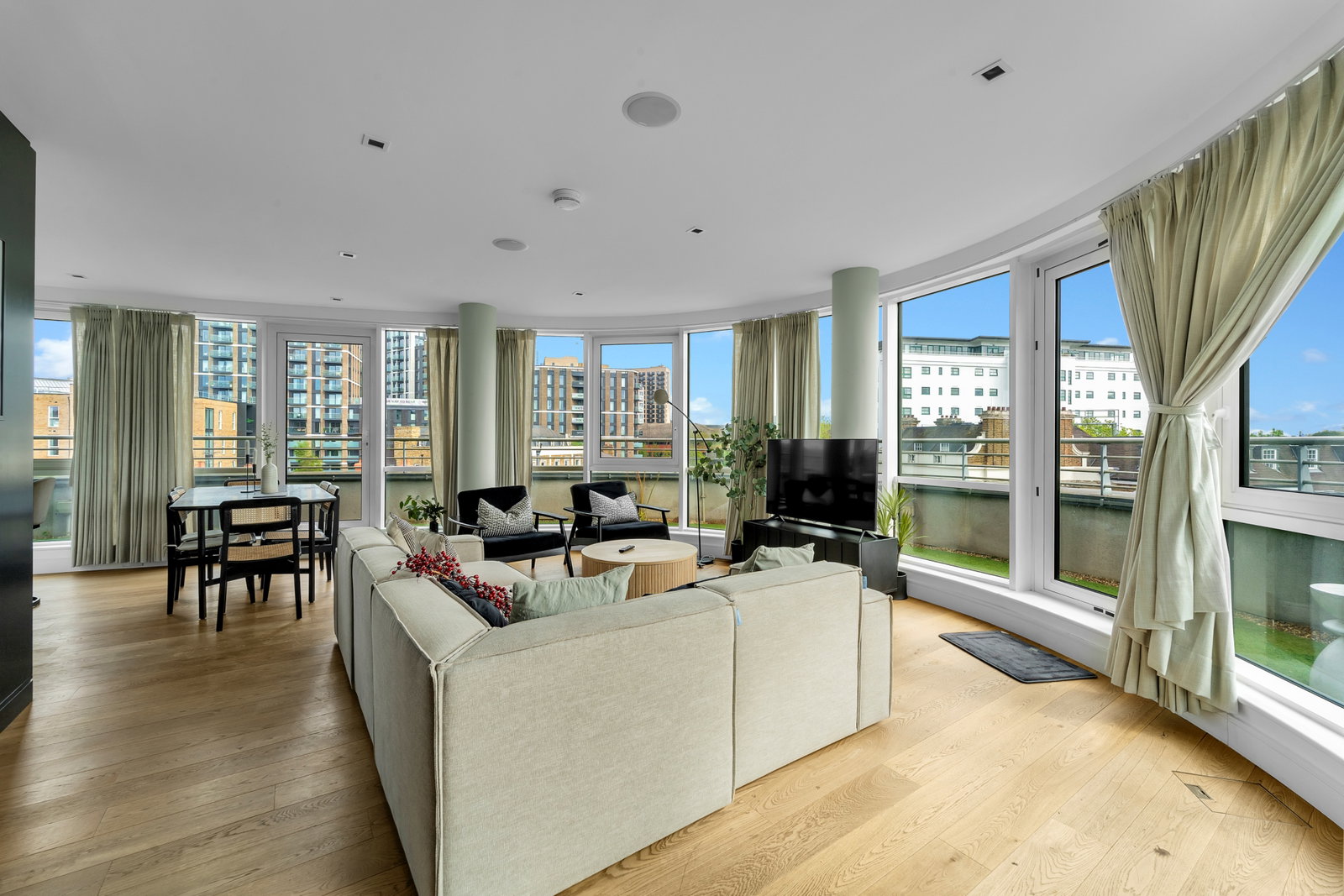 Penthouse in Brentford