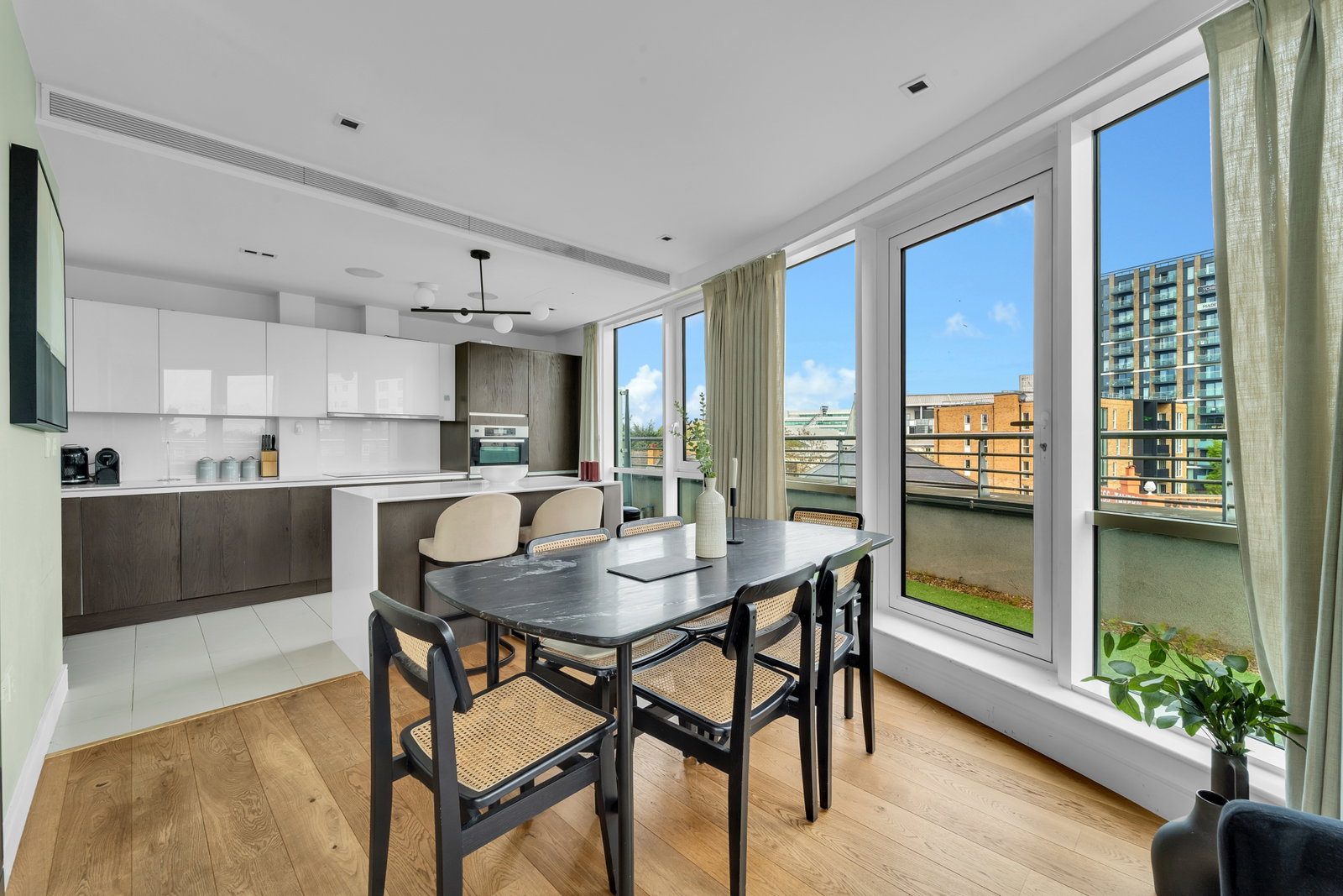 Penthouse in Brentford