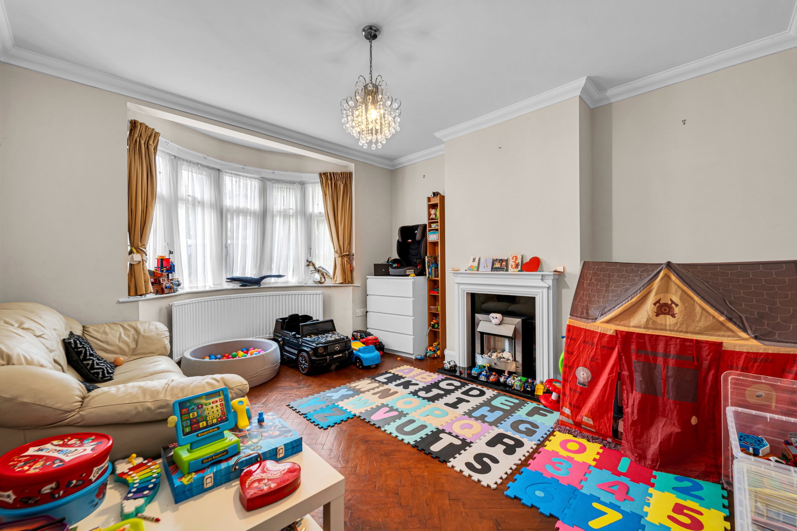 Semi Detached House in Isleworth