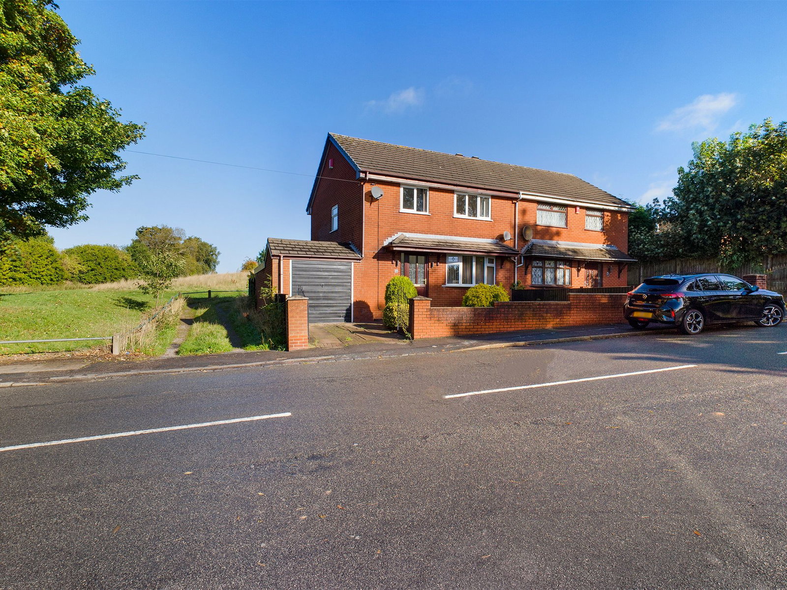 Semi Detached House in Stoke-on-trent