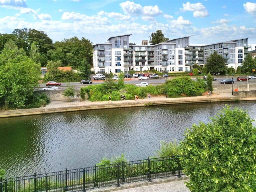 Flat for rent in Maidstone, McKenzie Court, ME14, 452 m²
