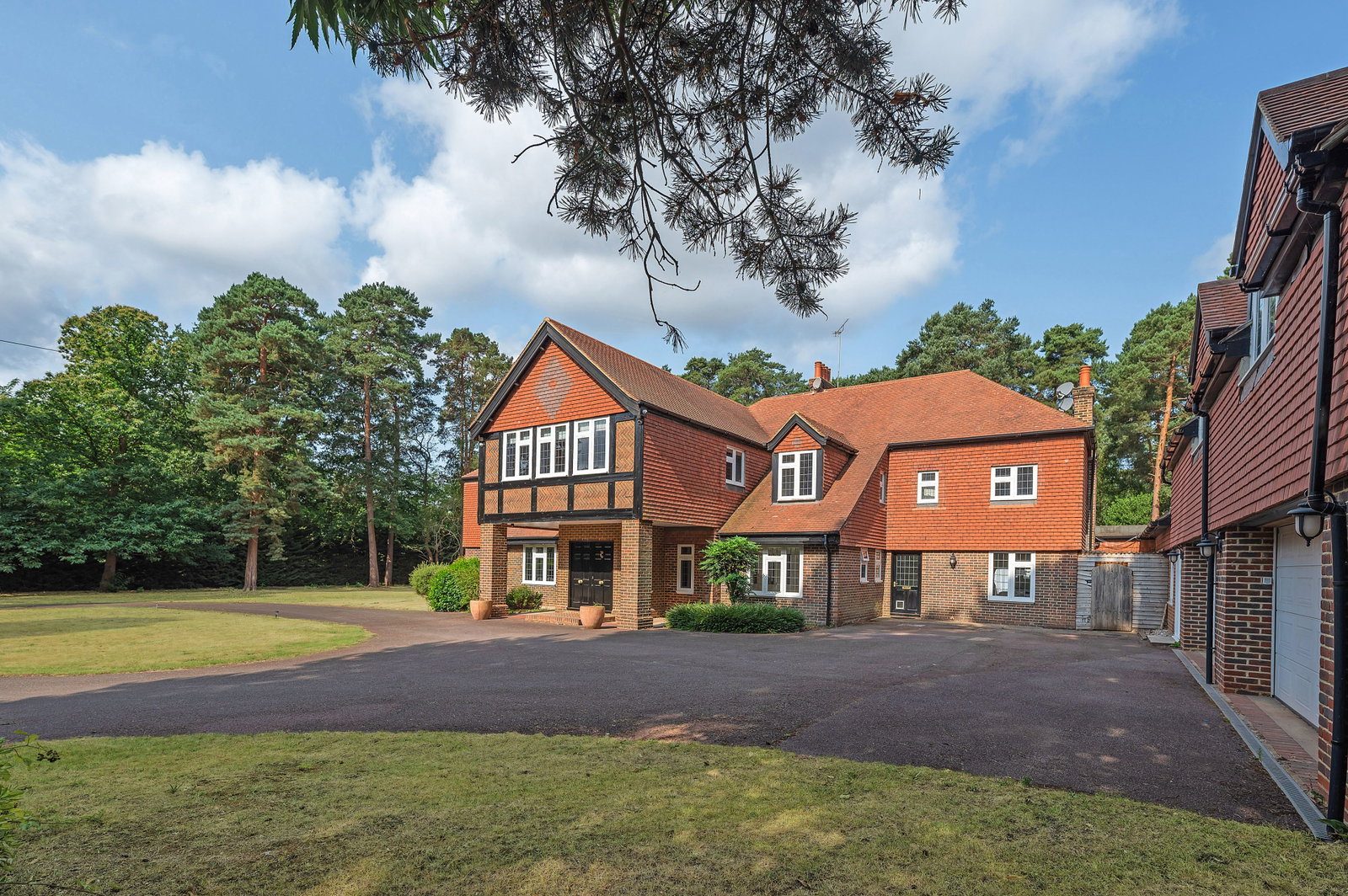 Detached House in Cobham