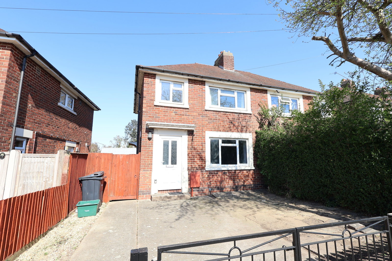 Semi Detached House for rent in Gloucester, Malmesbury Road, Gloucester, GL4 6BH