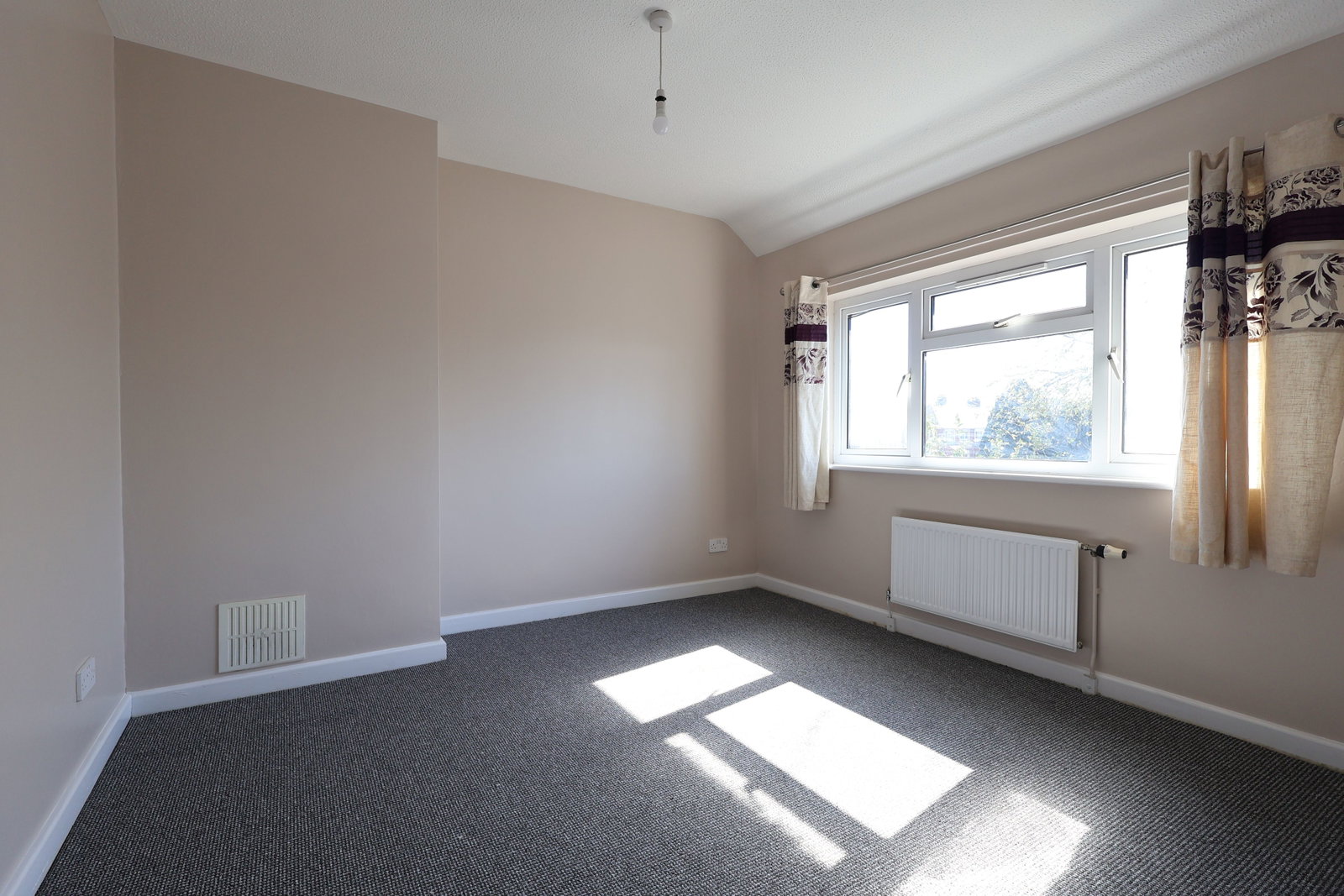 Semi Detached House for rent in Gloucester, Malmesbury Road, Gloucester, GL4 6BH