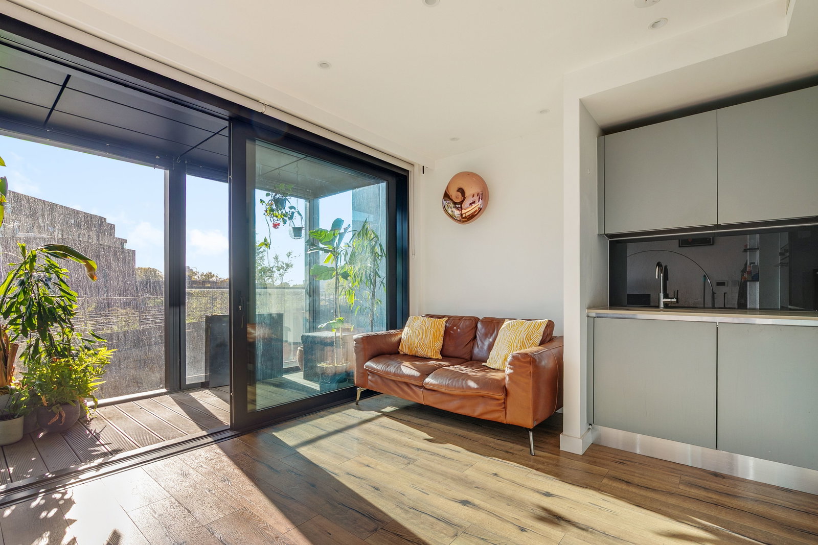Studio for rent in London, Studio, The Dumont, London, SE1, 450 m²