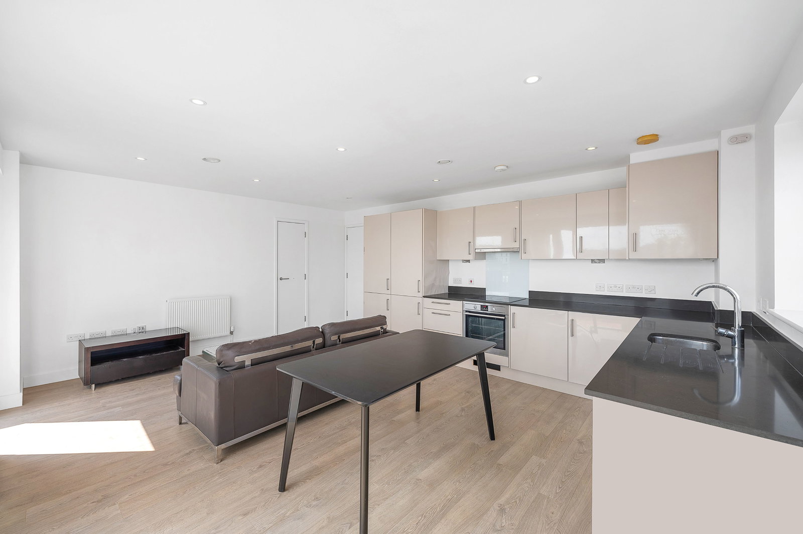 Apartment for rent in London, Spa Road, London, SE16 3QT, 661 m²