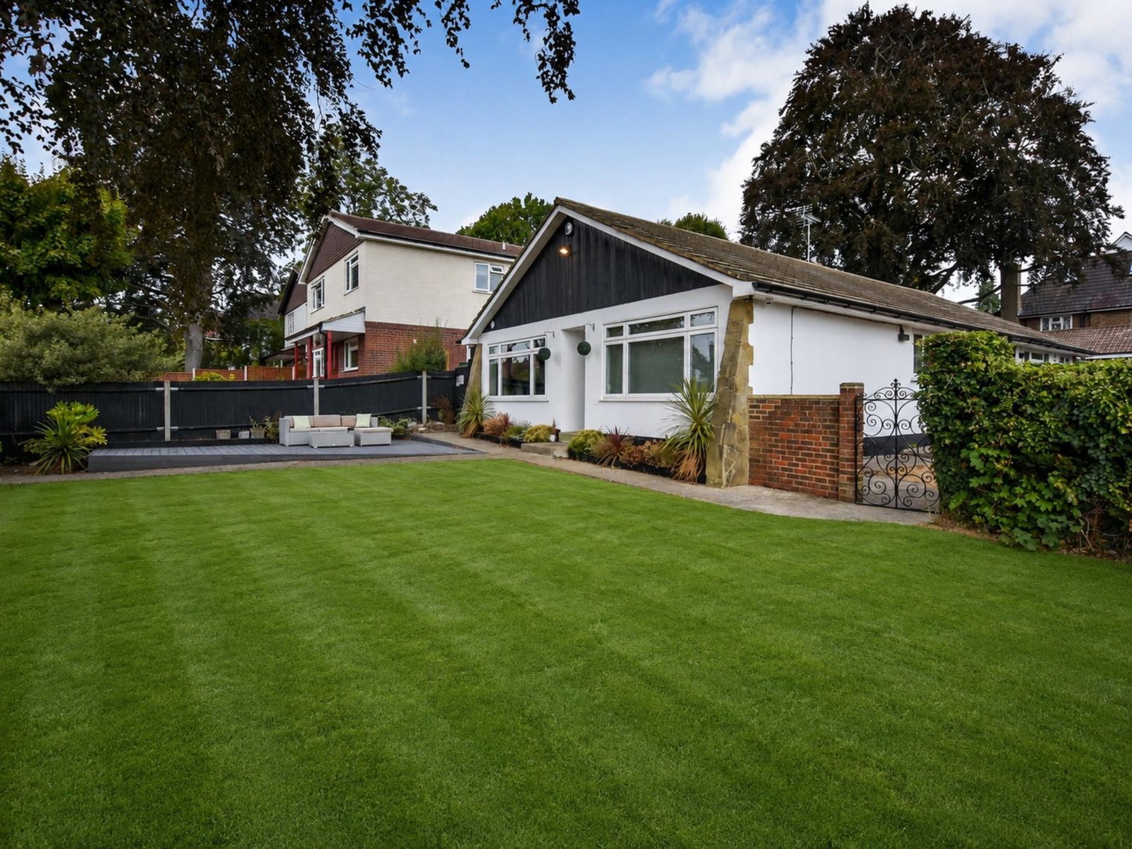Detached House for rent in Epsom, Alexandra Road, Epsom, KT17 4DA, 2132 m²