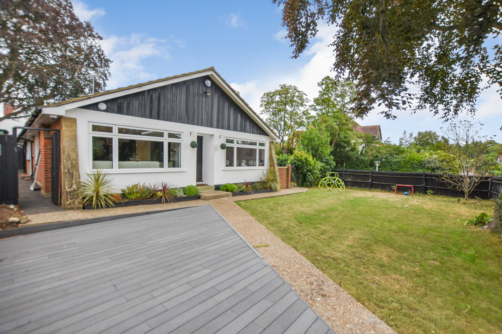 Detached House for rent in Epsom, Alexandra Road, Epsom, KT17 4DA, 2132 m²