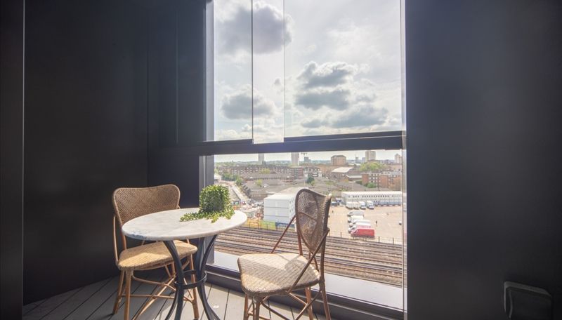 Apartment for rent in London, Charles Clowes Walk, Nine Elms, London, SW11, 886 m²