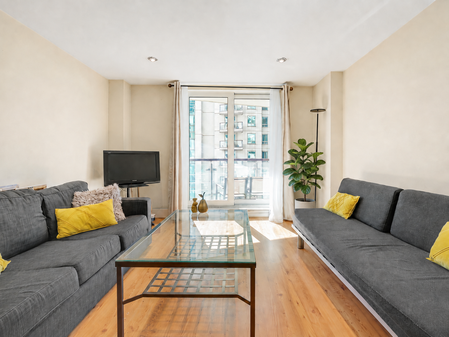 Flat for rent in London, Drake House, St Georges Wharf, Vauxhall, SW8, 713 m²
