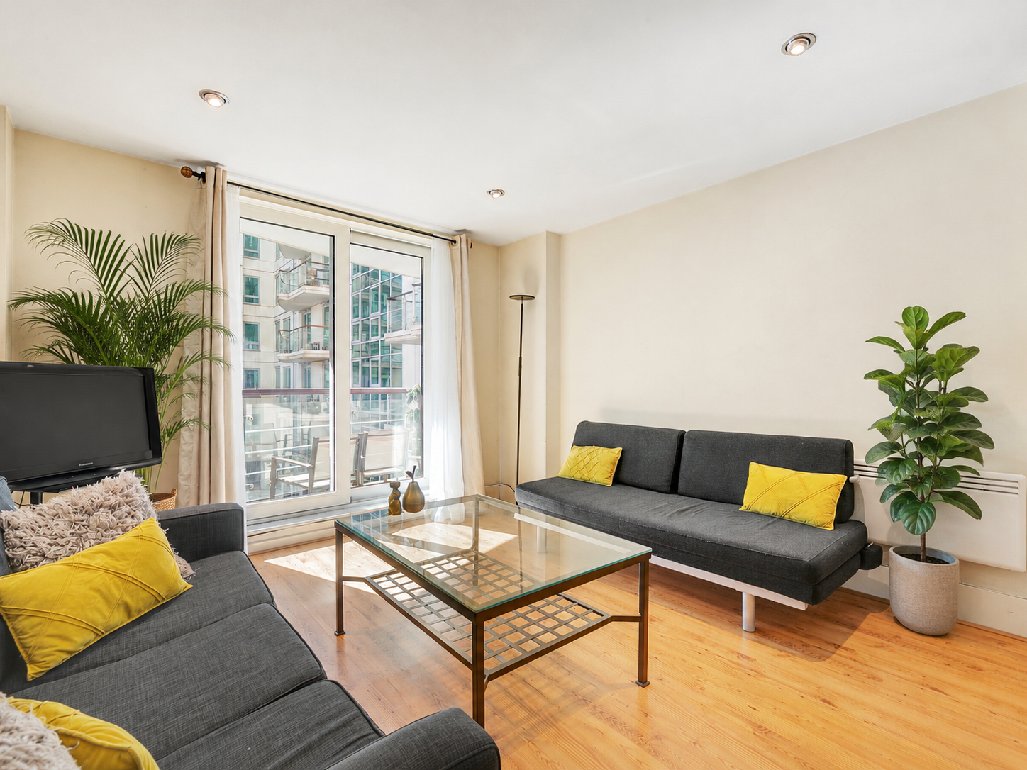 Flat for rent in London, Drake House, St Georges Wharf, Vauxhall, SW8, 713 m²