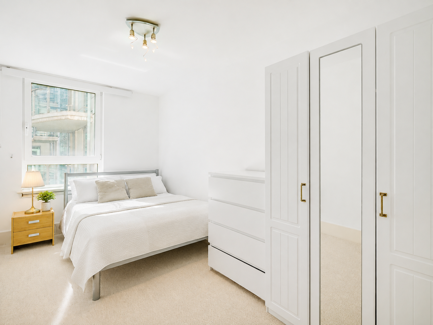 Flat for rent in London, Drake House, St Georges Wharf, Vauxhall, SW8, 713 m²