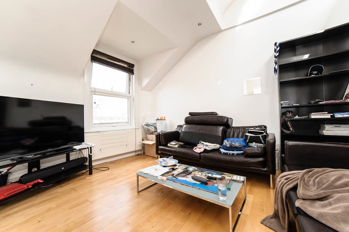 Flat for rent in London, Gleneldon Road, London, SW16 2BD