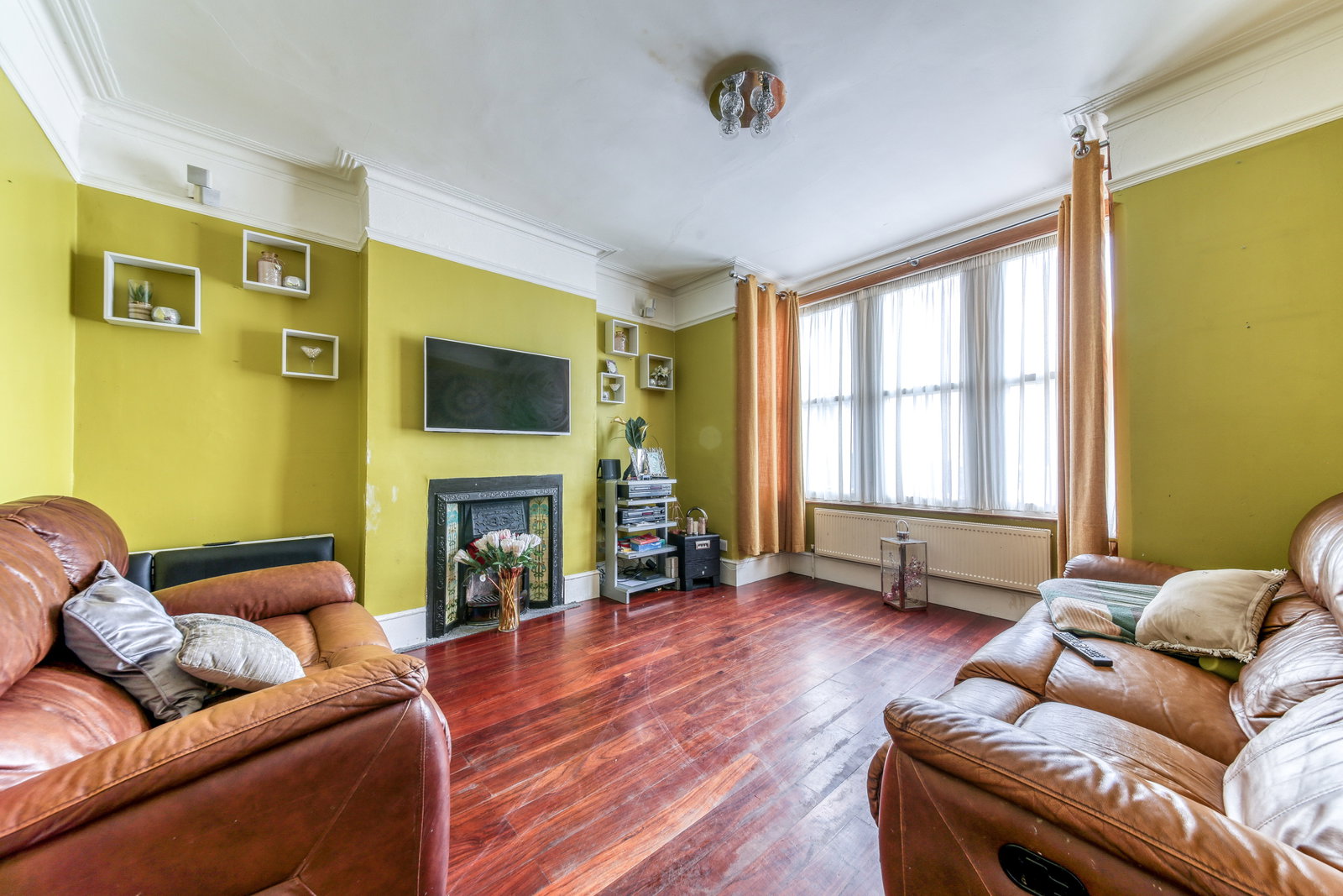 Semi Detached House in Croydon