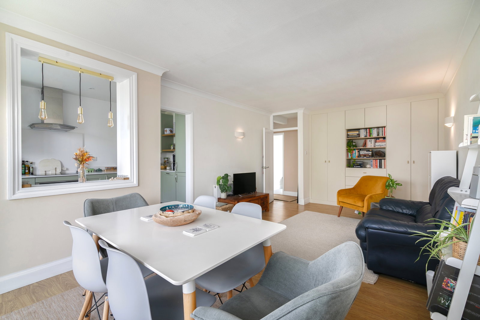 Flat for rent in London, Amherst Road, London, Greater London, W13 8NF, 718 m²