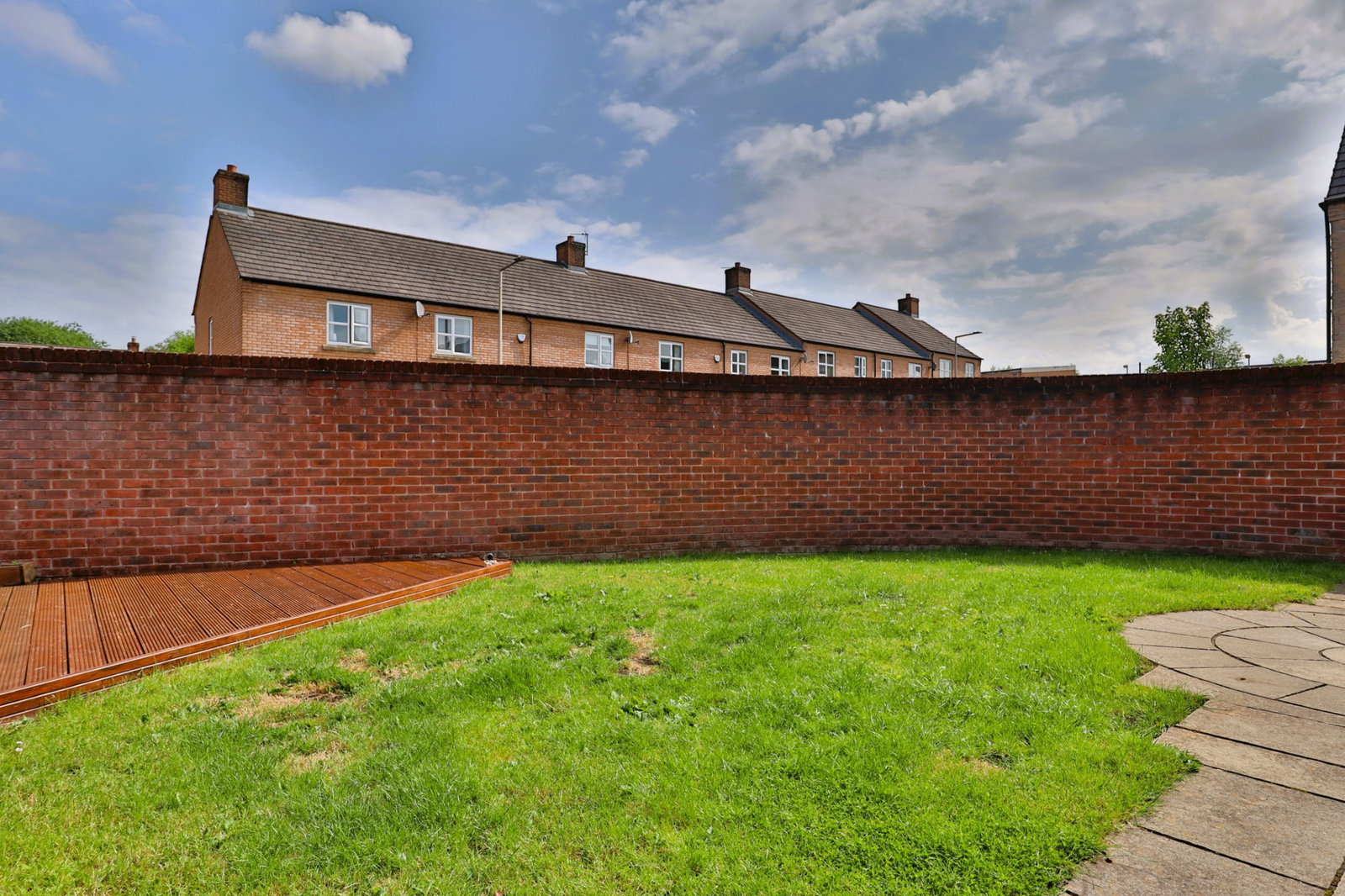 End Of Terrace House for rent in Stockport, Eastwood Drive, Marple, Stockport, 1001 m²