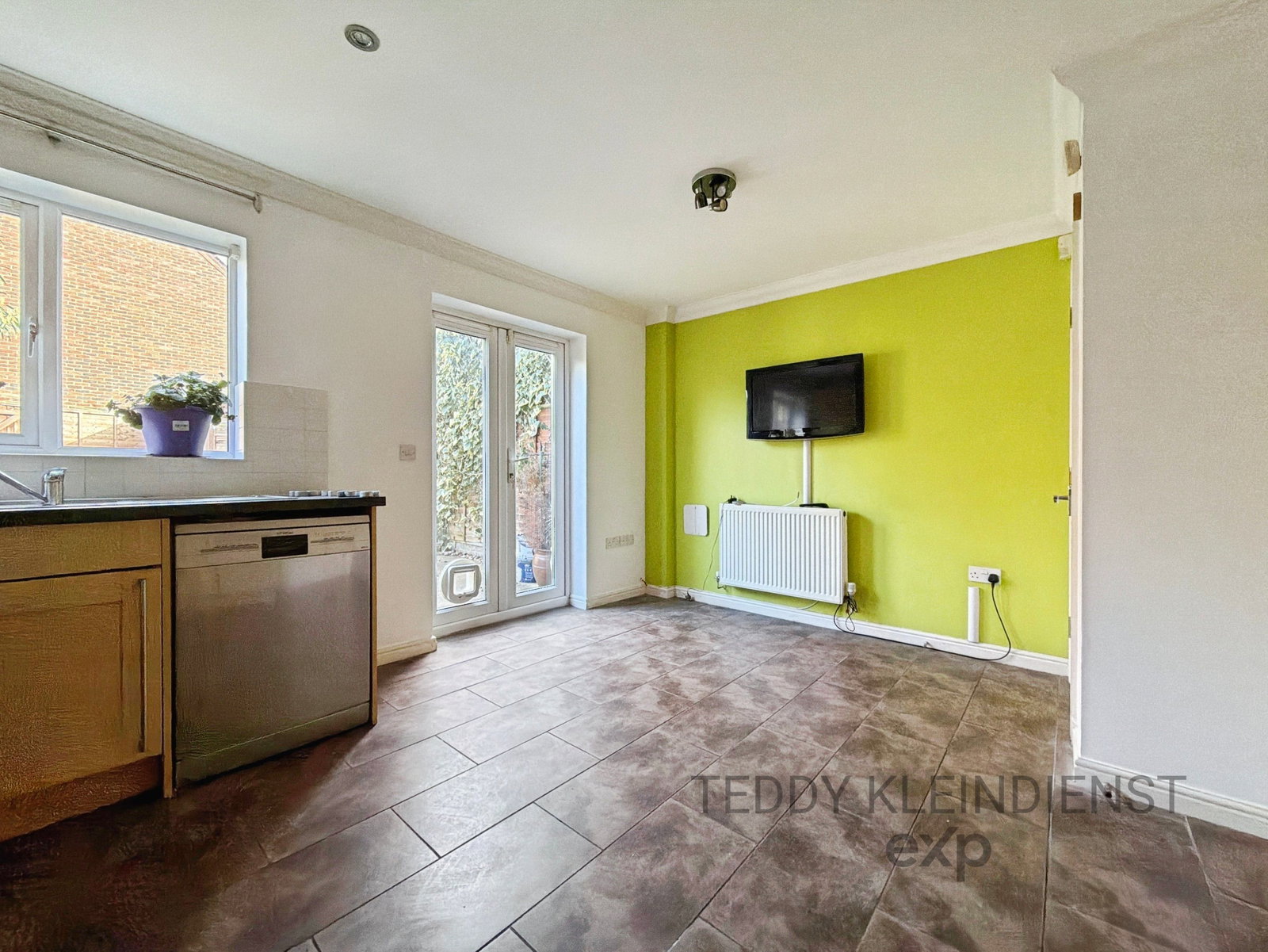 Terraced House in Worcester Park