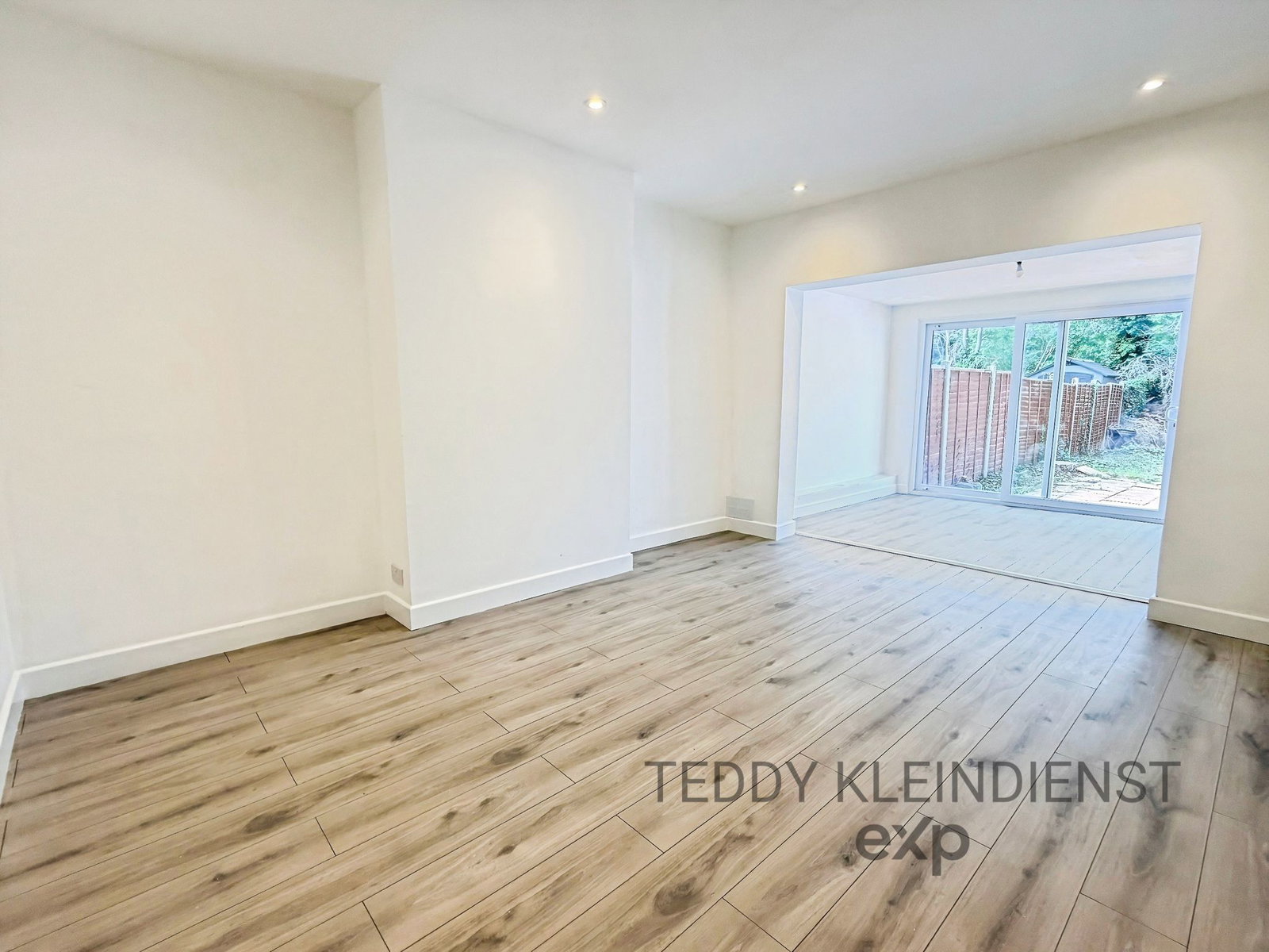 Semi Detached House in New Malden